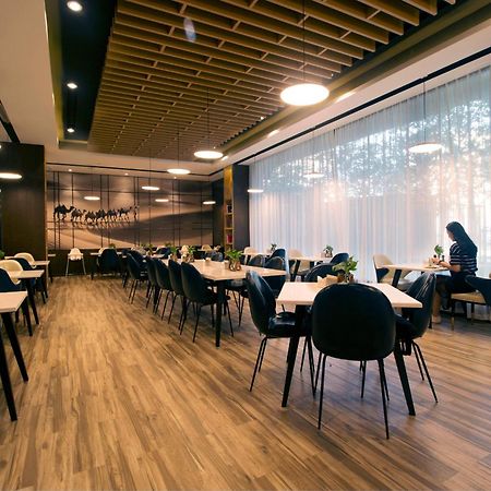 吐鲁番文化西路亚朵酒店 外观 照片
