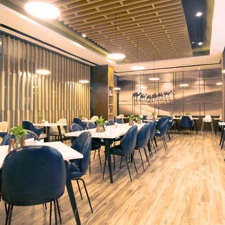 吐鲁番文化西路亚朵酒店 外观 照片